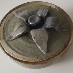 Risa Handmade Stoneware Pottery Flower Lidded Dish